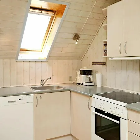 Spacious Holiday In With Jacuzzi *