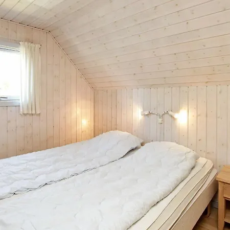 Semesterbostad Spacious Holiday In With Jacuzzi Blåvand