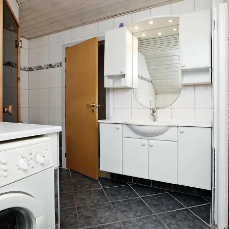Spacious Holiday In With Jacuzzi Semesterbostad *